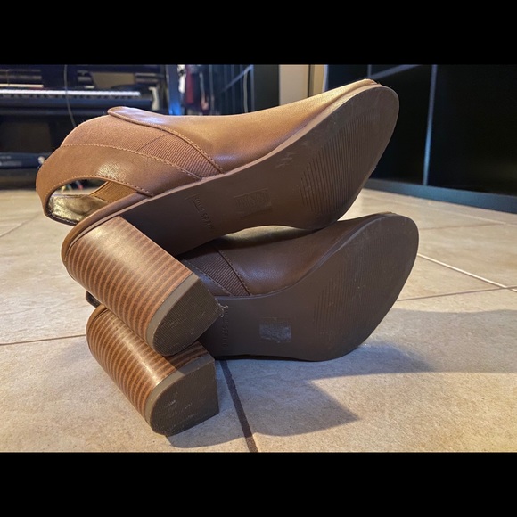 Open-toe High Heels - Picture 3 of 3